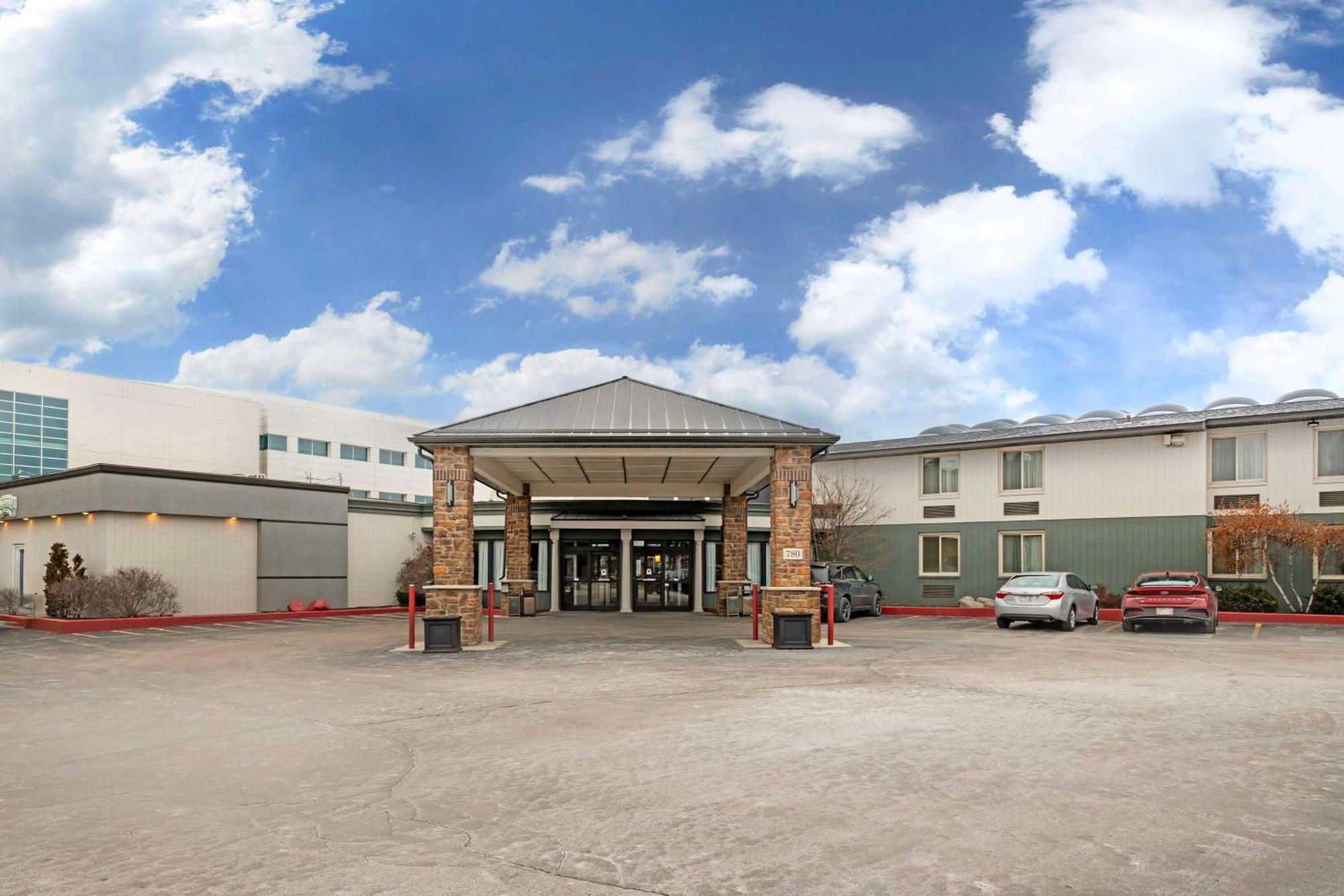 Best Western Green Bay Inn Centro de Conferencias Exterior foto